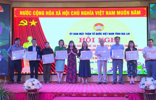 TRƯỜNG SINH GROUP NHẬN BẰNG KHEN CỦA ỦY BAN MẶT TRẬN TỔ QUỐC TỈNH GIA LAI